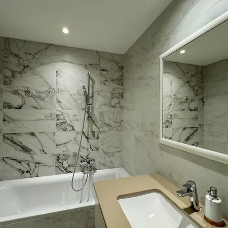Waterfront Haven Apartment *